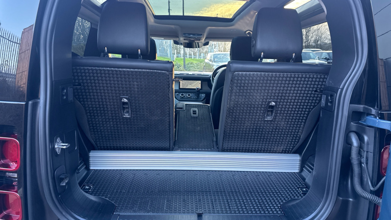 Land Rover Defender 3.0 D250 X-Dynamic SE 90 3dr Auto Diesel Estate